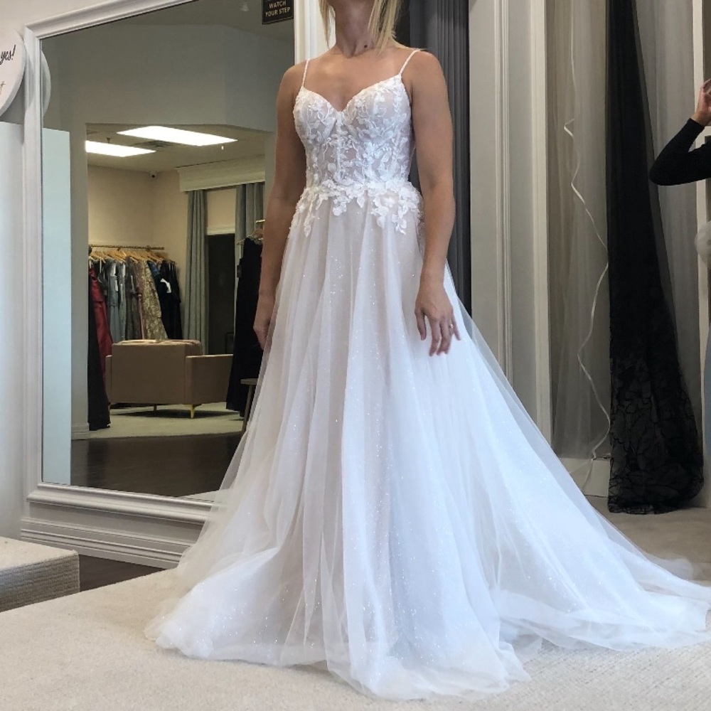 Stella York 7514, A-line, V-Neck, Spaghetti Straps, Lace Bodice fits street 6ish